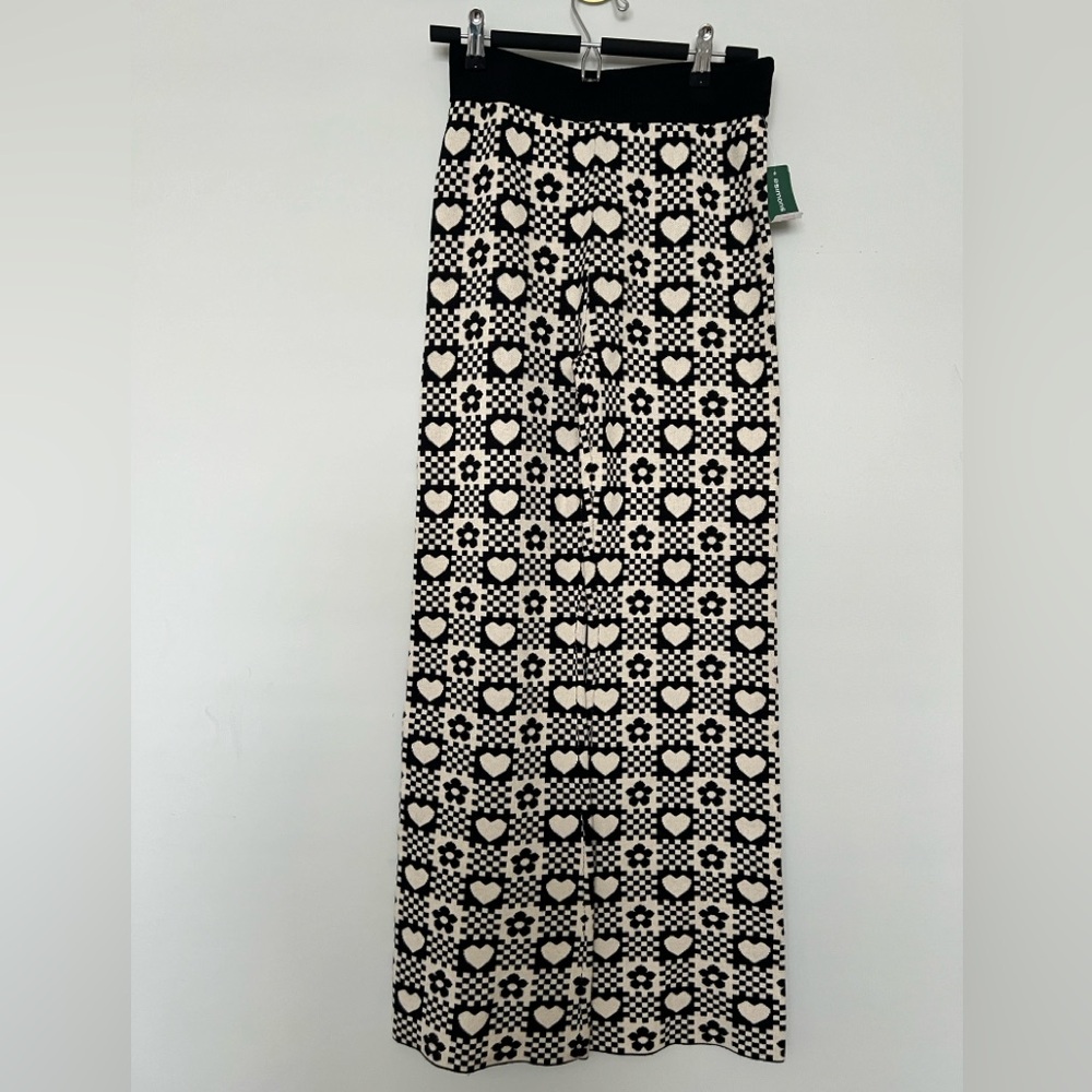 Twik tall women size Medium off white and black pants from Simons
